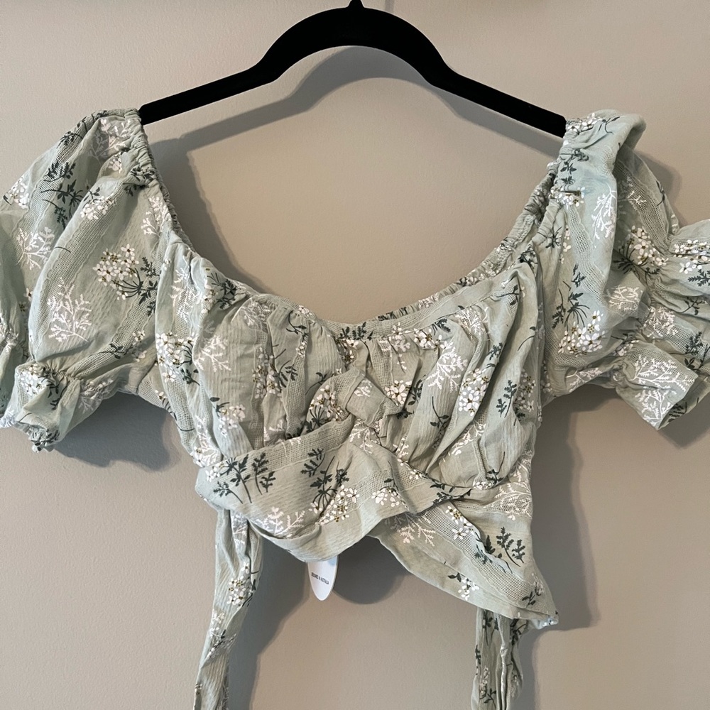 Green Puff Sleeve Ruffled Crop Top